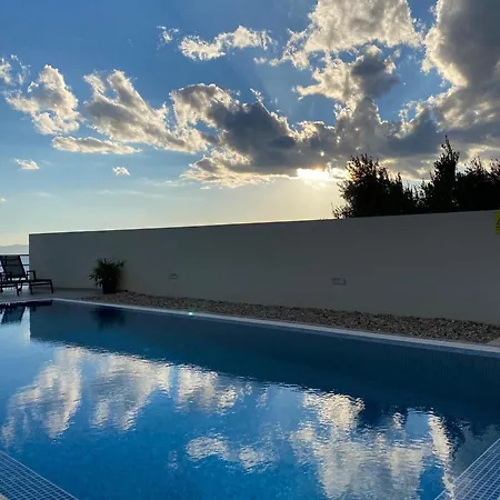 Meri Villa