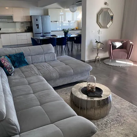 Meri Villa
